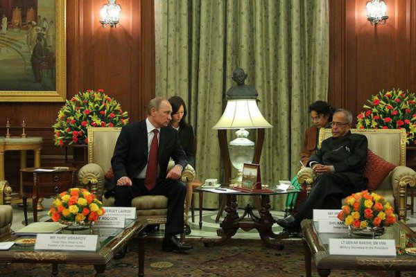 Путин и президент Индии Мукерджи переводчик Инга Храмкова
